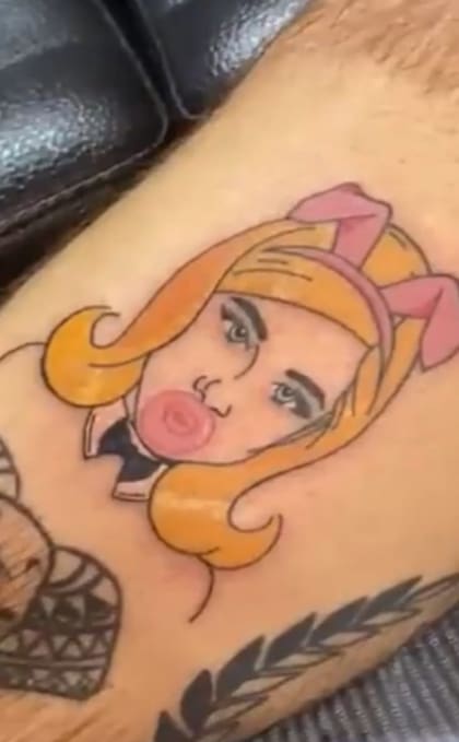 Uno de los inversionistas se tatuó la NFT que lanzó al mercado Lana Rhoades