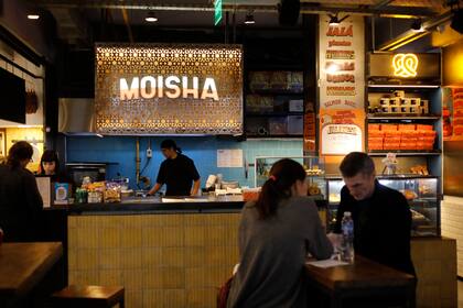 Uno de los locales de Moisha" funciona en el Mercat de Villa Crespo