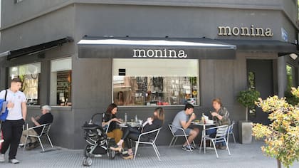 Uno de los locales que integran el polo gastronómico: Monina, en Congreso y Arribeños