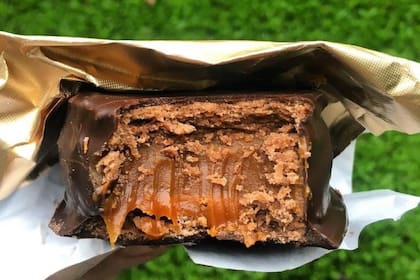 Uno de los más elegidos por los argentinos es el clásico alfajor de dulce de leche bañado en chocolate