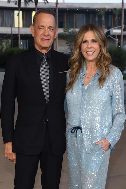 Uno de los matrimonios más estables de Hollywood (están casados
desde 1988), Tom Hanks y Rita Wilson también estuvieron presentes
en LACMA