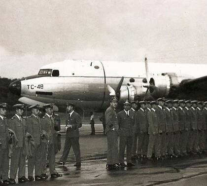 Uno de los mayores misterios: los cadetes de la Fuerza Aérea Argentina antes de partir en el avión TC-48