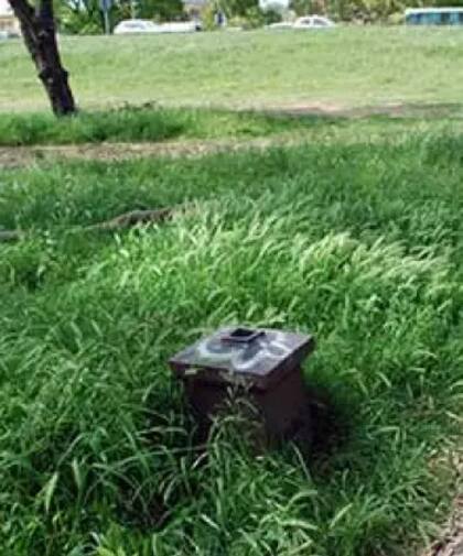 Uno de los mojones que marcan el límite entre la Ciudad de Buenos Aires y la provincia.