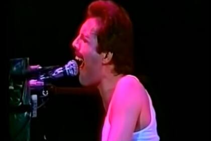 Uno de los momentos cúlmines de Freddie en el concierto de Vélez.