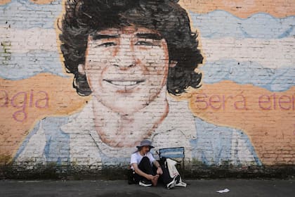 Uno de los murales que conmemora a Maradona captado durante la peregrinación a la Basílica de Luján