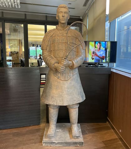 Uno de los objetos más preciados del lugar: la estatua de terracota de Nole, de 2,20 metros, creada por una escultora china en 2007 para el certamen de Maestros en Shanghái