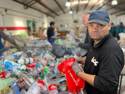 Trabajan todos los días, cobran solo 28.000 pesos y les deben cuatro meses - Image 2