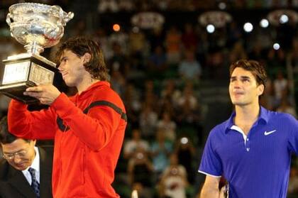 Uno de los capítulos más emotivos entre Nadal y Federer: la final de Australia 2009, ganada por el español y la recordada angustia del suizo durante la premiación.