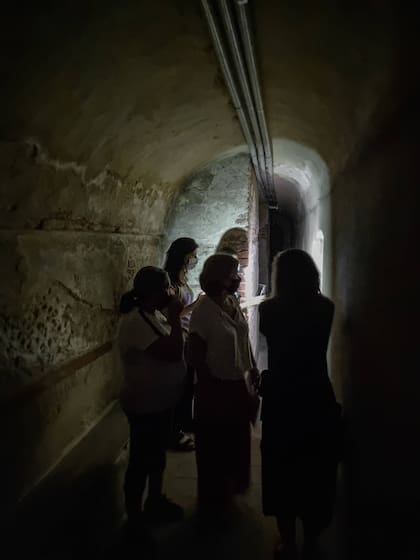 Uno de los pasillos internos del convento durante la visita guiada.