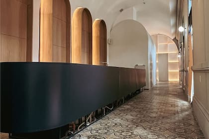 Uno de los pasillos que transportan a otro tiempo en Ávito, en Devoto