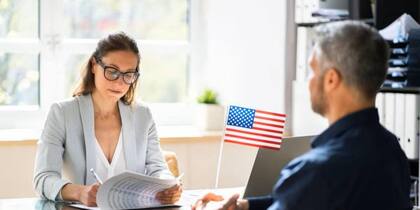 Uno de los pasos del proceso de asilo afirmativo es la programación de una entrevista con un oficial de Uscis