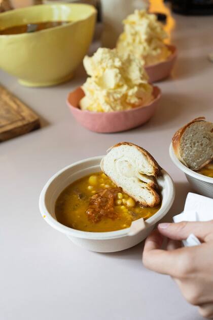 Uno de los platos de locro servidos durante la jornada del 25 de mayo