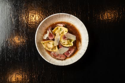 Uno de los platos que formó parte de los cinco pasos: el ravioli de cordero, maridado con Mariatinto M20