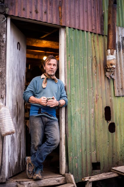 Uno de los pobladores de Puerto Almanza.