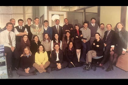 LA NACION digital (1998): L. Alvárez Poli, R. Solans, W. Nápoli, J. La Loggia, A. Tiferes, R. Quesada, R. Brom, I. Leopoldo, A. Mugnolo, M. González, C. Corba, M. Solanes, M. Luzar, A. Cecinini, P. Tracz, S. Venditti, M. Peralta Ramos, P. Nazar Anchorena, V. Losada, I. McCormick y A. Garat