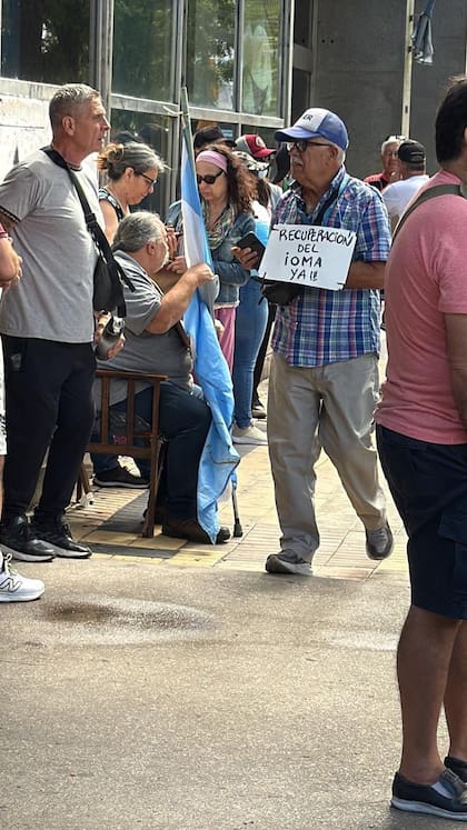 Uno de los principales reclamos apuntó contra las prestaciones del IOMA, la obra social provincial