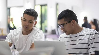 "Uno de los problemas con la vida digital es que es muy nueva. No tenemos experiencia suficiente para tener reacciones viscerales de miedo al riesgo al que nos exponemos".