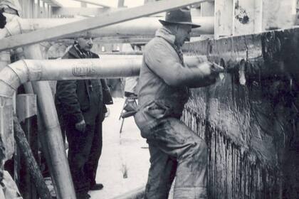 Uno de los problemas para la realización del portaaviones H.M.S. Habakkuf fue que requería para su sistema de refrigeración una cantidad de acero muy alta, que era justamente el material que escaseaba en la industria naval