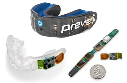 Uno de los protectores bucales inteligentes que se están usando en el rugby profesional, y que permite medir la fuerza del impacto en el choque entre jugadores, y alertar al cuerpo médico