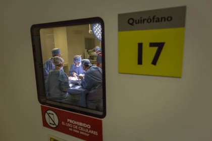 Uno de los quirófanos de alta complejidad del Hospital Italiano.