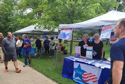 Uno de los requisitos para registrarse en Chicago es vivir en el distrito al menos 30 días antes de la elección general