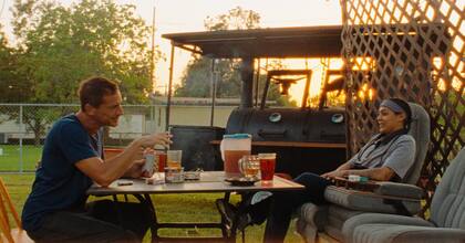 Uno de los retratos más ácidos de la periferia de la vida norteamericana y los personajes de la llamada América profunda aparecen en Red Rocket (2021), con Simon Rex como un actor porno desempleado que regresa a su ciudad natal en Texas