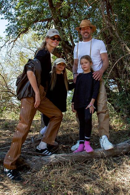 Uno de los safaris incluyó cuatro horas de viaje para llegar a donde están las cebras. "Aprendimos muchísimo sobre cómo se mueven y se comportan los animales”, dijo Carla en sus redes sociales.