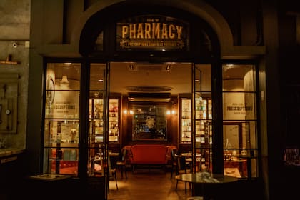 Uno de los salones del bar subterráneo Uptown