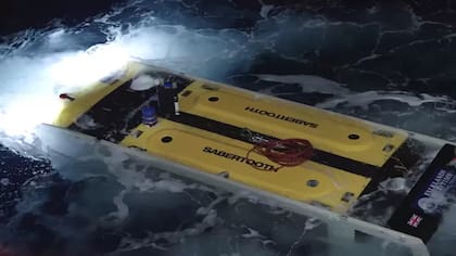 Uno de los sumergibles regresando a la superficie después de una inmersión en el fondo del mar de Weddell