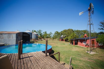 Uno de los tanques australianos fue reconvertido en pileta.