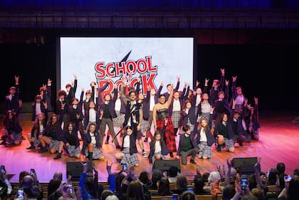 Uno de los tantos musicales de la noche fue una escena de School of Rock