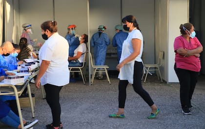 Uno de los tantos puestos de testeo montados; en total la capacidad alcanza para 3000 hisopados diarios