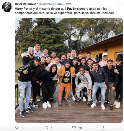Uno de los tuits en relación a la presencia de Pavón en la foto que publicó Benedetto