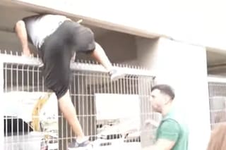 Vecinos de Parque Patricios quisieron entrar por la fuerza al complejo de viviendas que se derrumbó