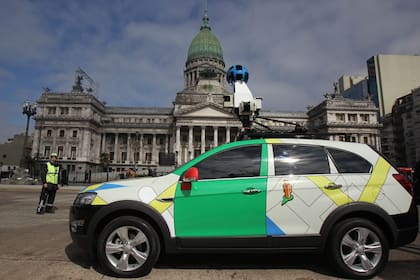Estaba desnudo en su jardín, pasó el auto de Google y lo inmortalizó en Street View; deberán indemnizarlo - Image 2