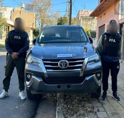 Uno de los vehículos secuestrados por la policía