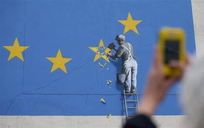 Uno de sus últimos murales, hecho en Dover, estuvo insporado en el Brexit