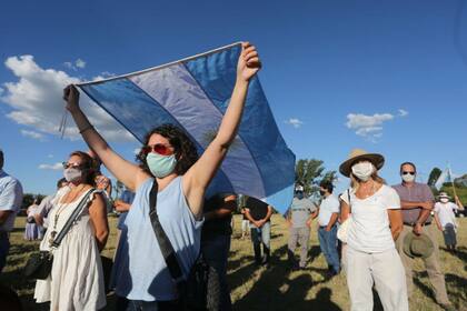 Unos 200 productores agropecuarios se reunieron en el cruce de las rutas 188 y 33, en Pergamino en contra del cese a las exportaciones de maiz por parte del Gobierno