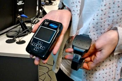 Unos 2500 presos de todo el país utilizan la tobillera electrónica