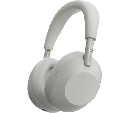 Unos auriculares WH-1000XM6 de Sony