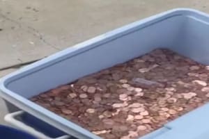 Un hombre pagó la última cuota alimentaria de su hija con 80.000 monedas de un centavo