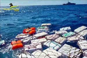 La policía italiana recuperó dos toneladas de cocaína en el mar