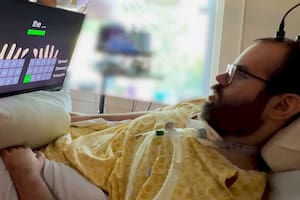 Unos electrodos conectados al cerebro permiten a dos personas con parálisis teclear con la mente