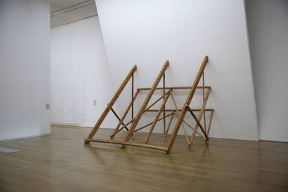 Untitled (Falling Wall), 1992/2018, de David Lamelas, en el Malba