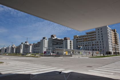 Lentamente llegan los propietarios de los departamentos de Estación Buenos Aires