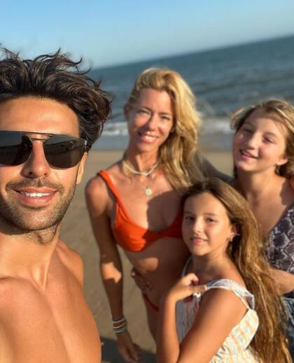 Urcera y las hijas de Nicole disfrutaron juntos una tarde de playa