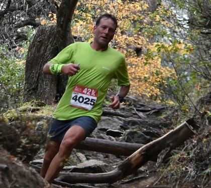 Ureta durante la carrera de 42 kilómetros de Villa La Angostura, una de las más importantes del país.