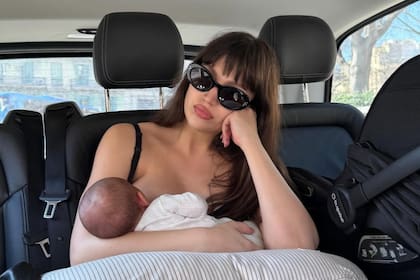 Úrsula Corberó posteó una carrusel de fotos que resume sus últimos días con la intimidad de la maternidad