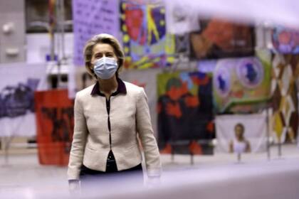 Ursula Von Der Leyen, presidenta de la Comisión Europea, se enfrenta al problema de hacer que las farmacéuticas cumplan sus compromisos