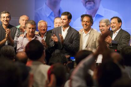 Urtubey en el centro, Scioli muy cerca y Randazzo, más a la izquierda